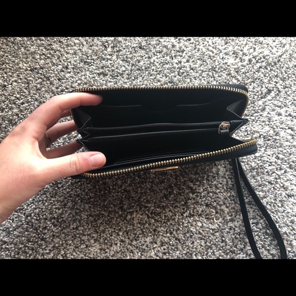Black Kate spade wristlet - Picture 3 of 3